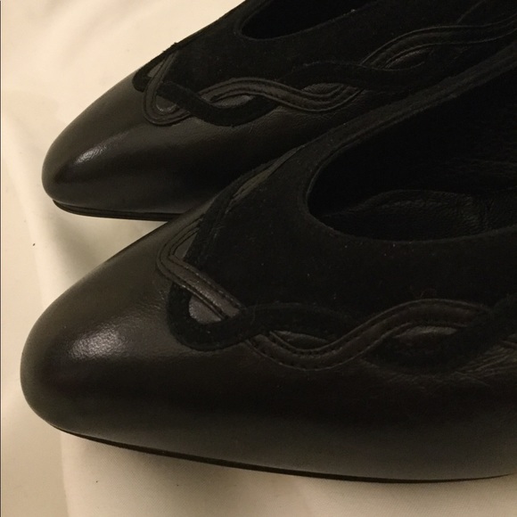 FENDI Black Low Heel Leather Shoe - Picture 2 of 4